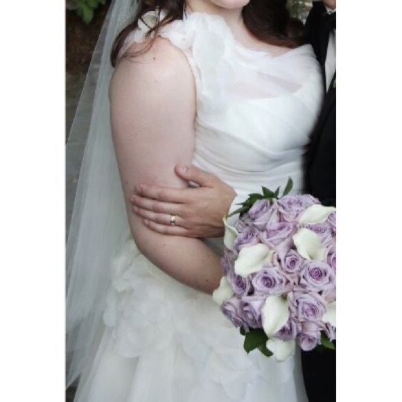 Vera Wang Dresses & Skirts - Vera Wang Wedding Dress